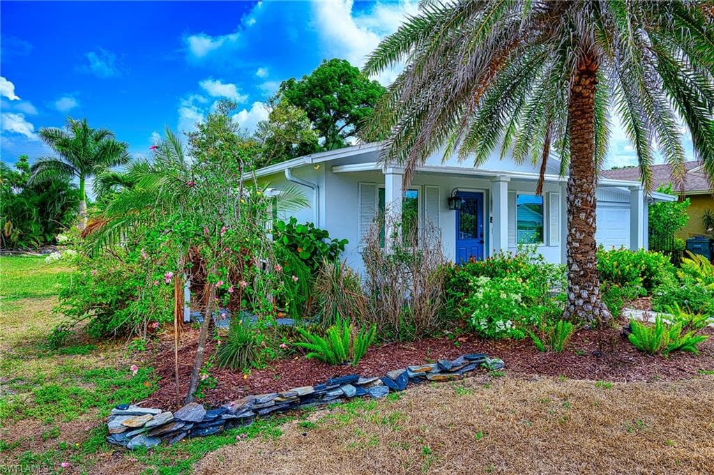 757 101 AVE N, NAPLES FL 34108-1