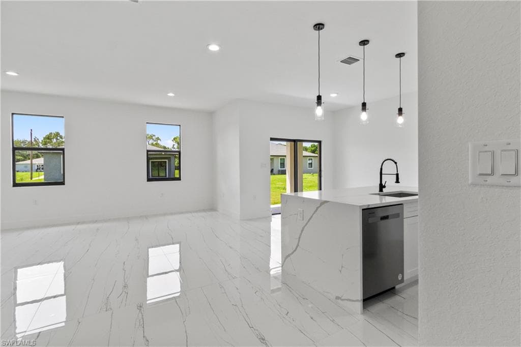 6010 Acorn CIR-23