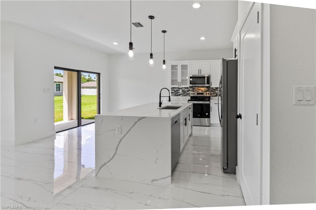 6010 Acorn CIR-22