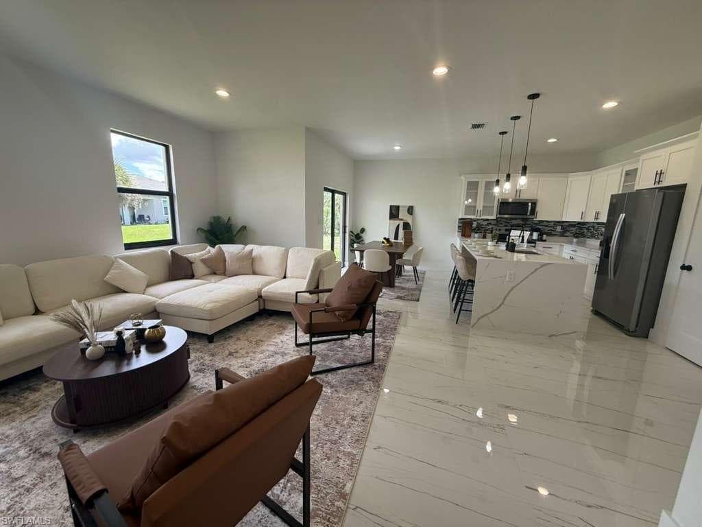 6010 Acorn CIR-3