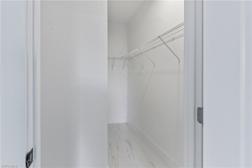 6010 Acorn CIR-32