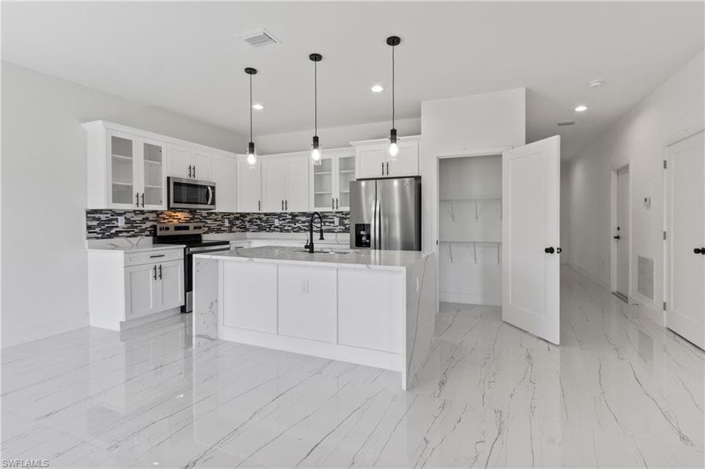 6010 Acorn CIR-28