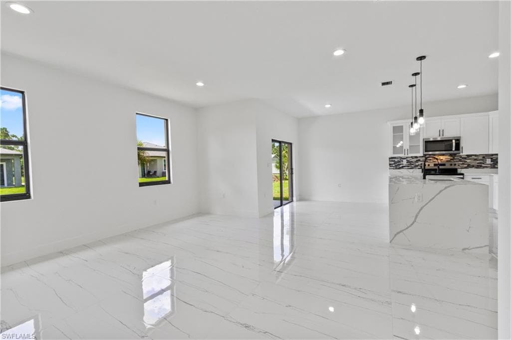 6010 Acorn CIR-24