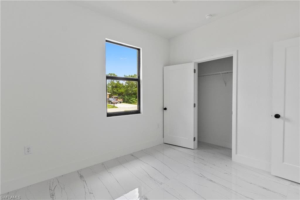 6010 Acorn CIR-38