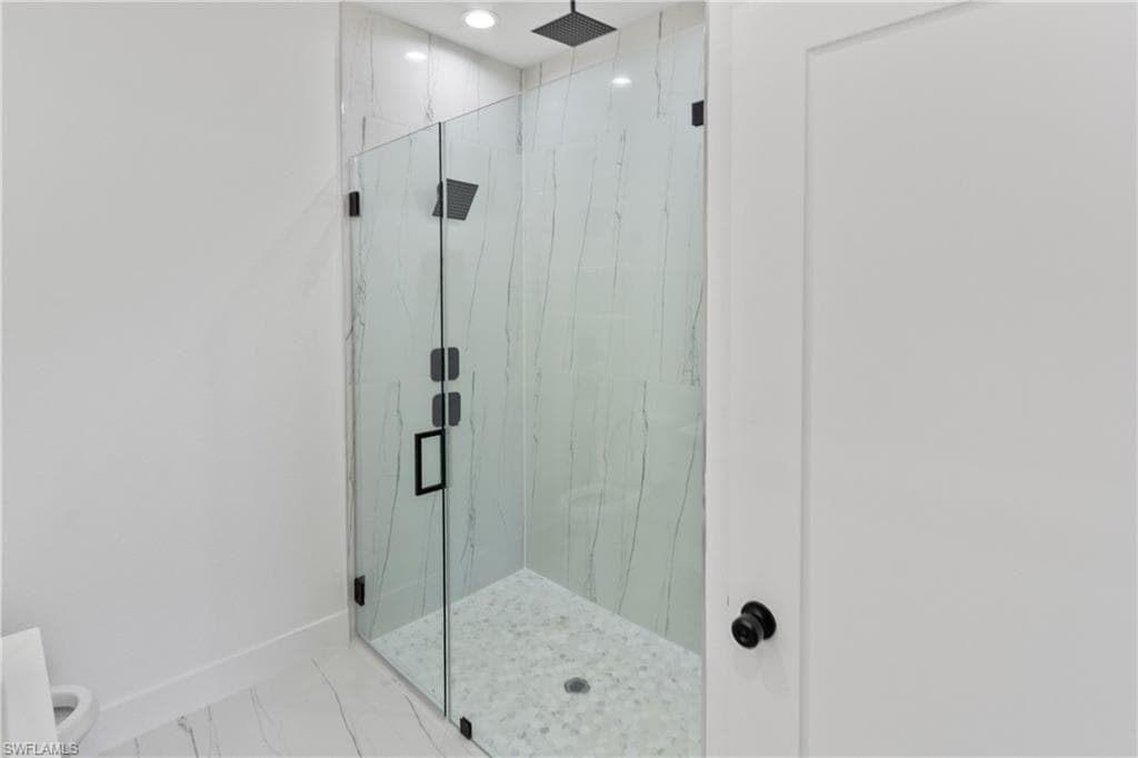 6010 Acorn CIR-35