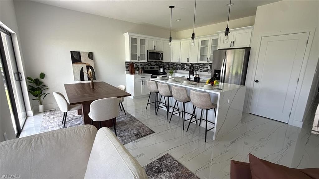 6010 Acorn CIR-4