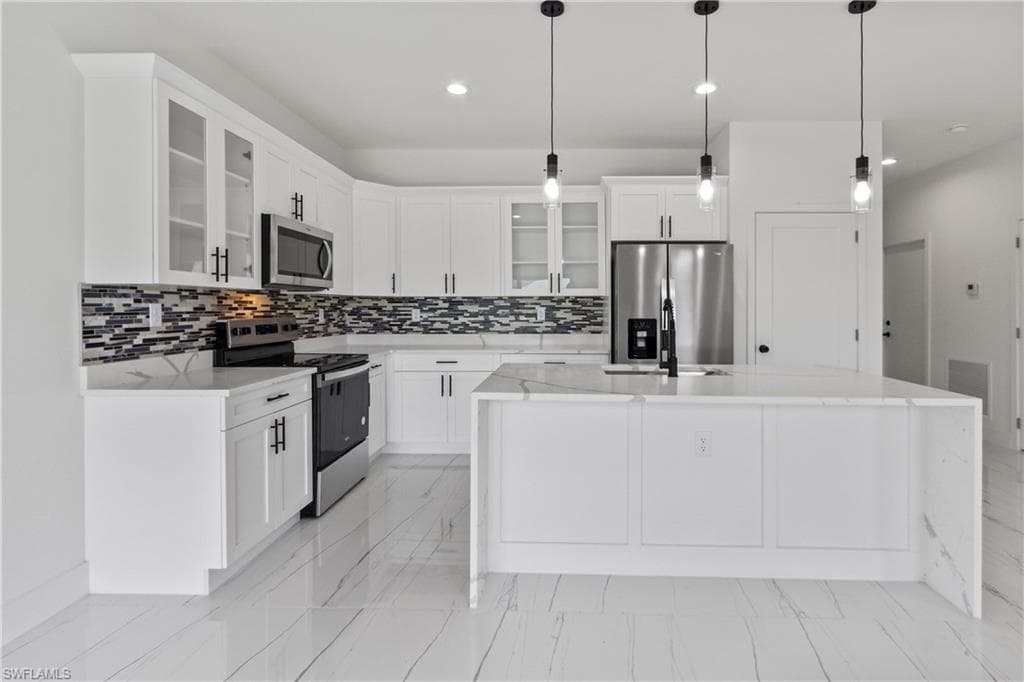 6010 Acorn CIR-21
