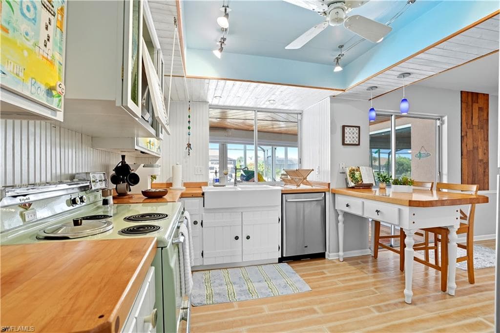 3332 SE 19th AVE, CAPE CORAL FL 33904-16