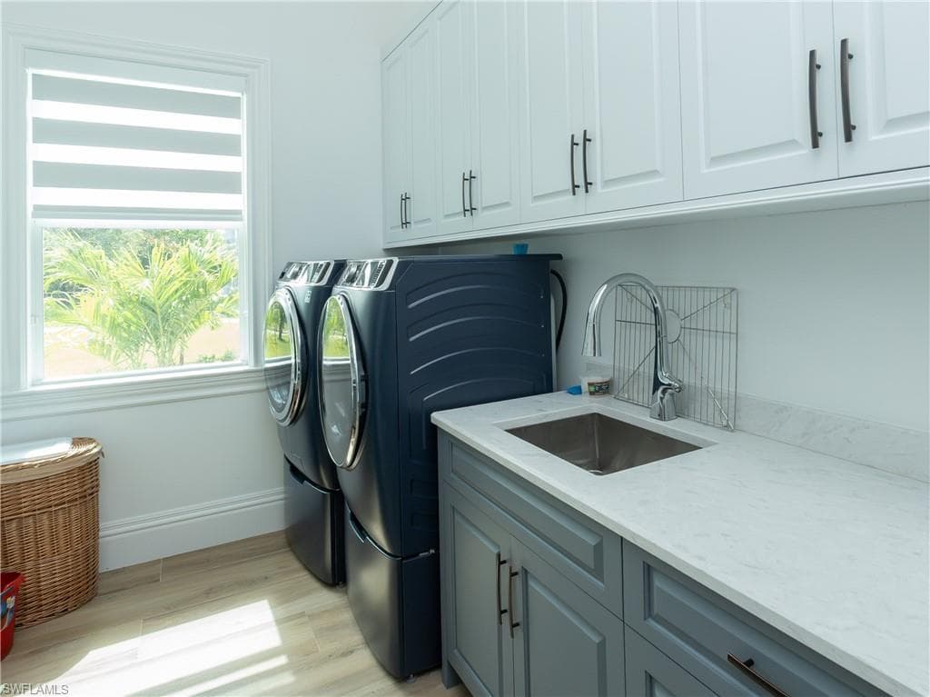 256 Price ST, NAPLES FL 34113-25