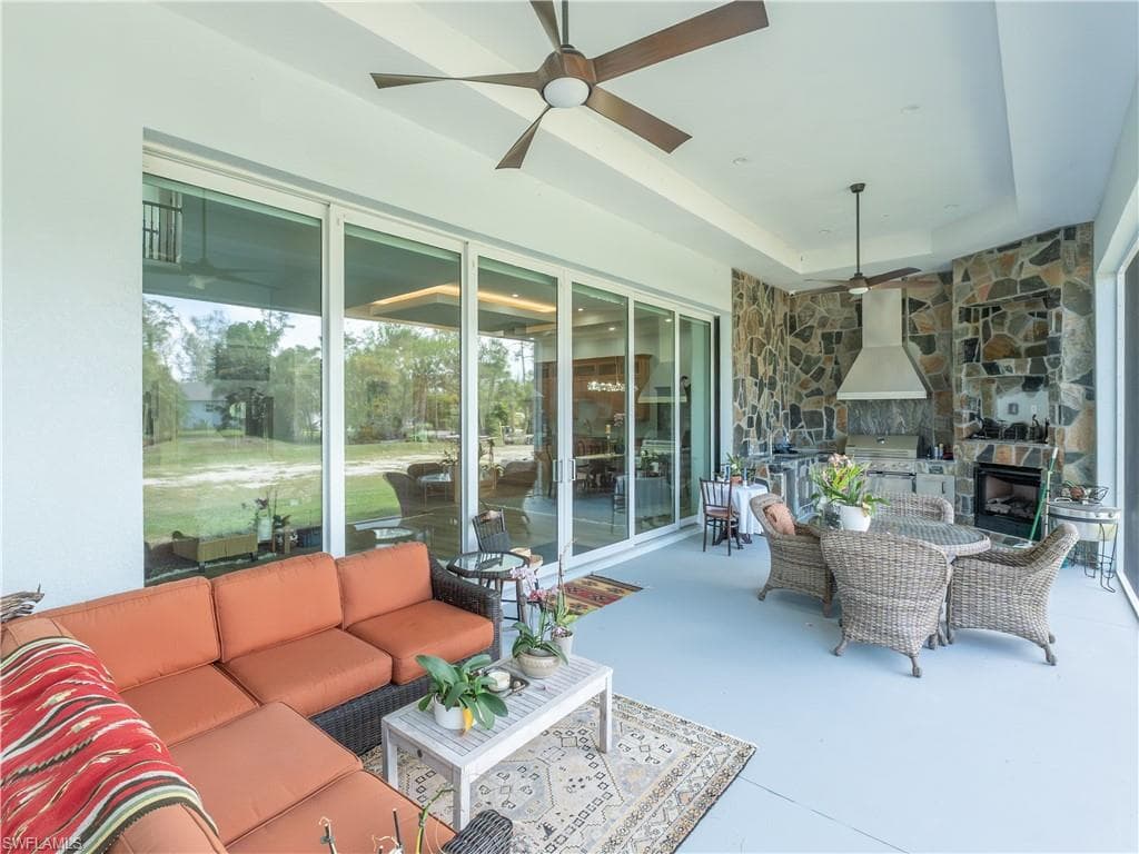 256 Price ST, NAPLES FL 34113-8