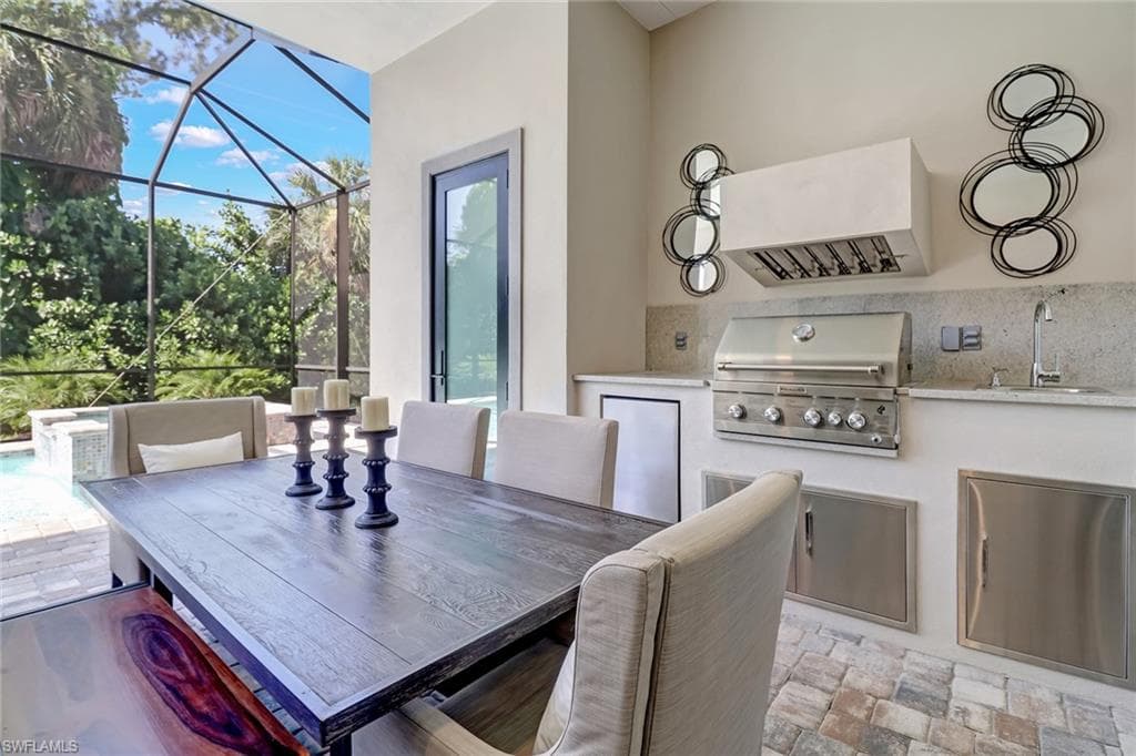 2875 Coco Lakes DR, NAPLES FL 34105-22