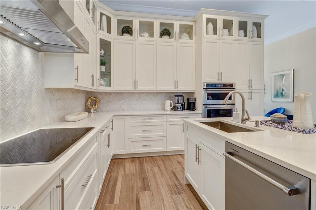 2875 Coco Lakes DR, NAPLES FL 34105-5