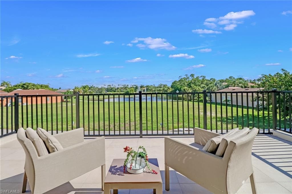 2875 Coco Lakes DR, NAPLES FL 34105-16