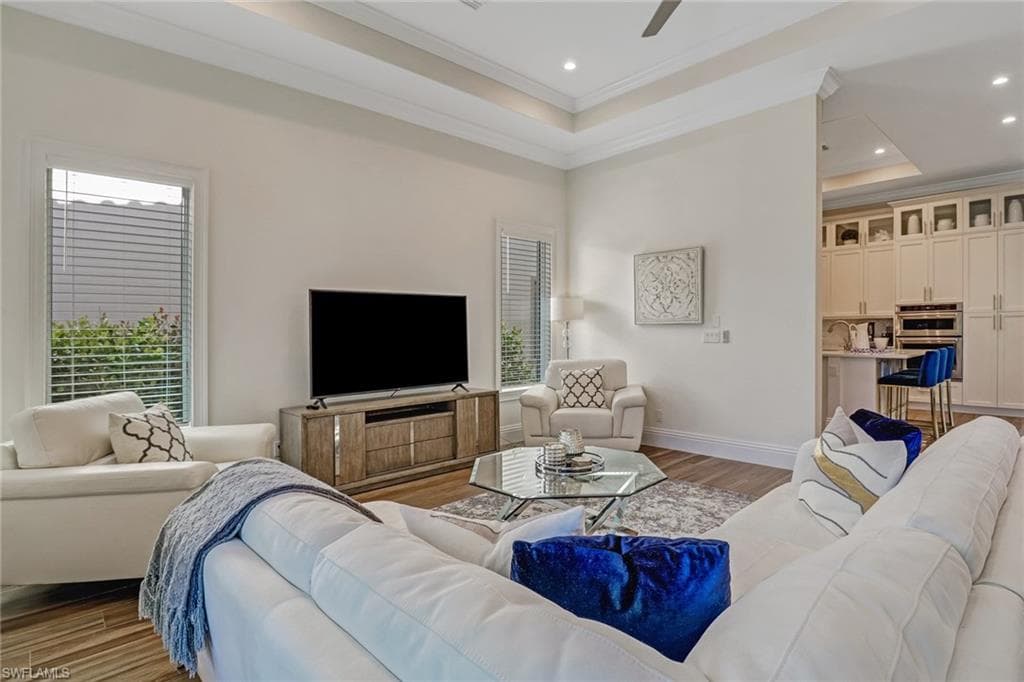 2875 Coco Lakes DR, NAPLES FL 34105-8