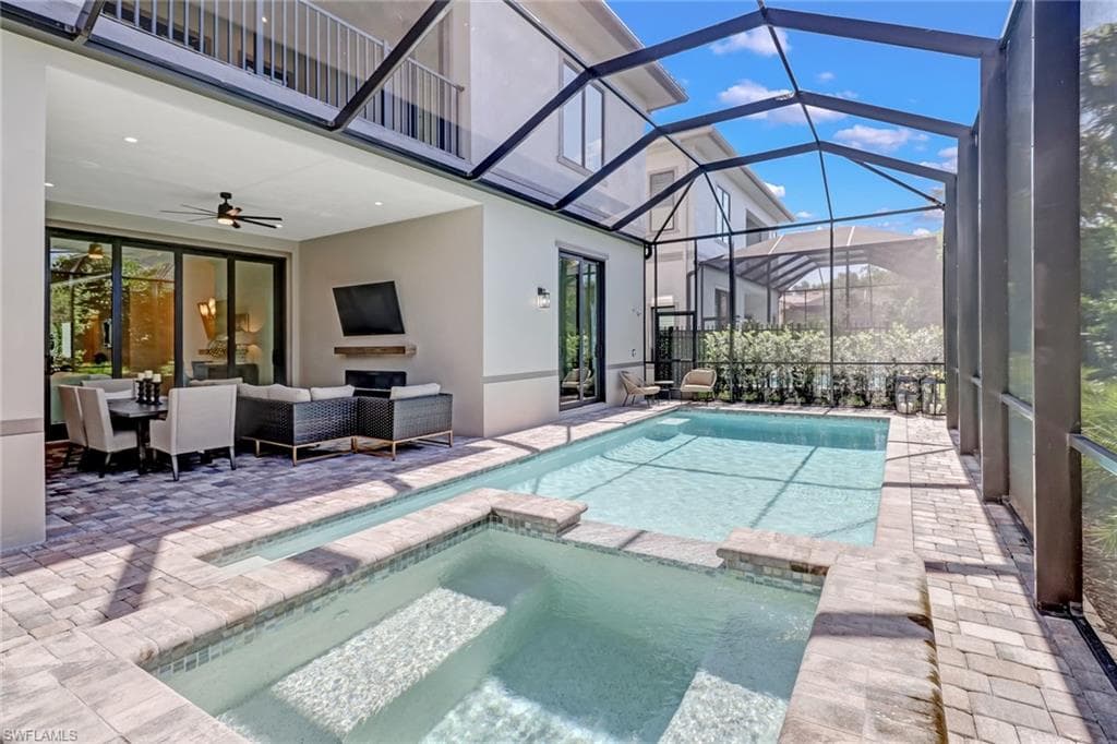 2875 Coco Lakes DR, NAPLES FL 34105-24