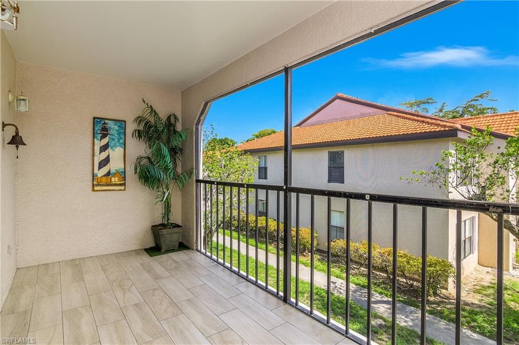 2214 Arbour Walk CIR # 2022, NAPLES FL 34109-12