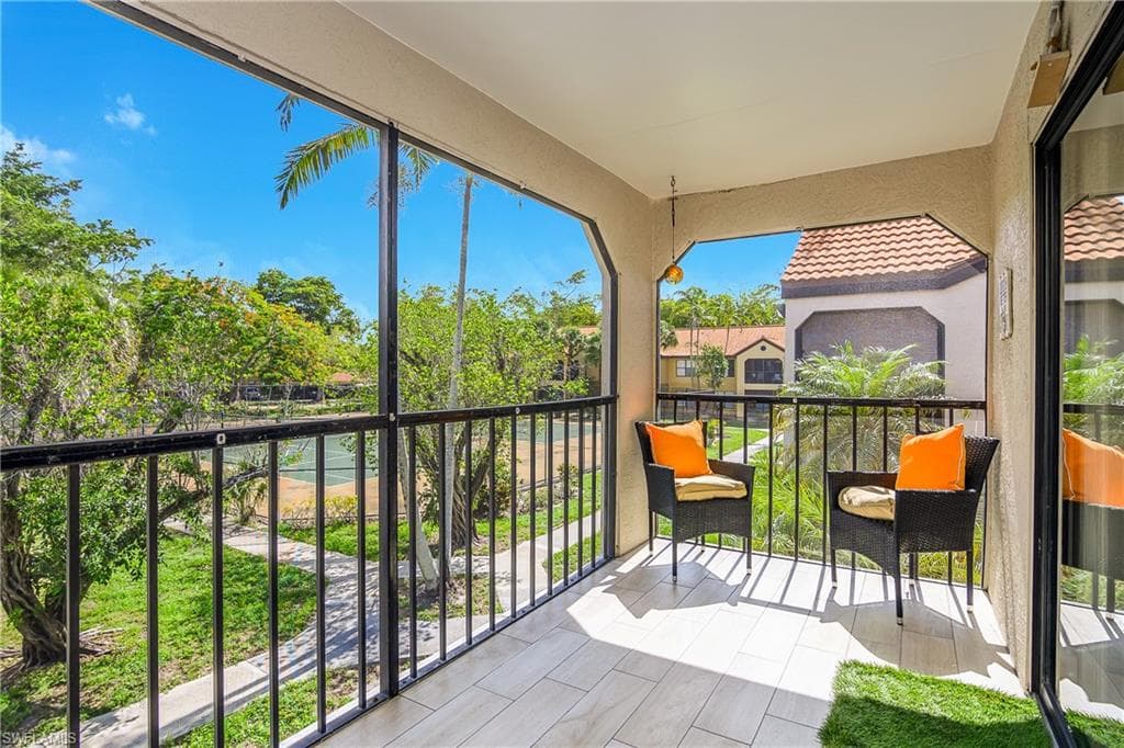 2214 Arbour Walk CIR # 2022, NAPLES FL 34109-11