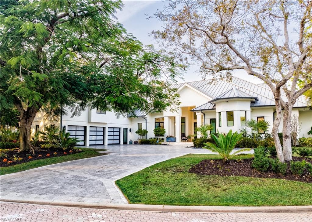 681 Katemore LN, NAPLES FL 34108-1