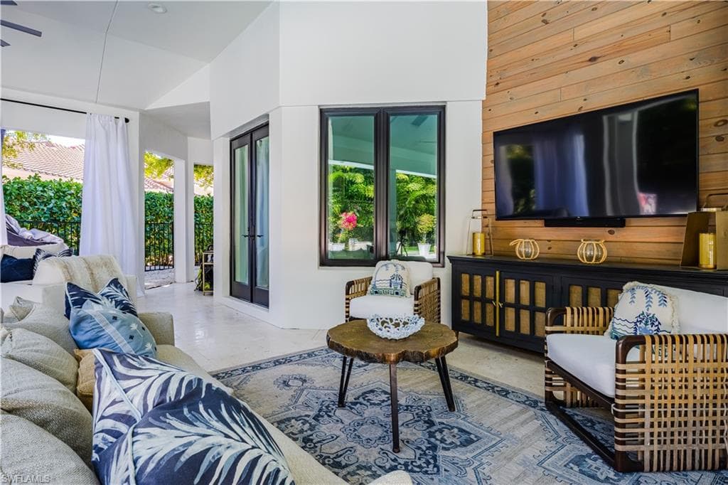 681 Katemore LN, NAPLES FL 34108-45