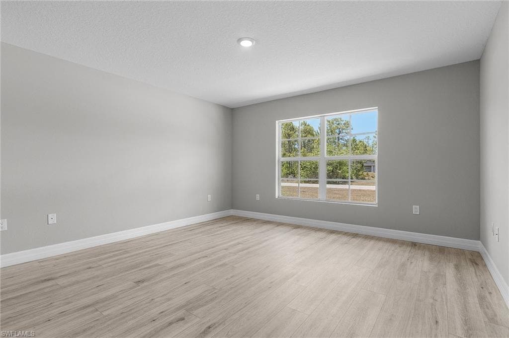 337 Woodburn DR, LEHIGH ACRES FL 33972-12