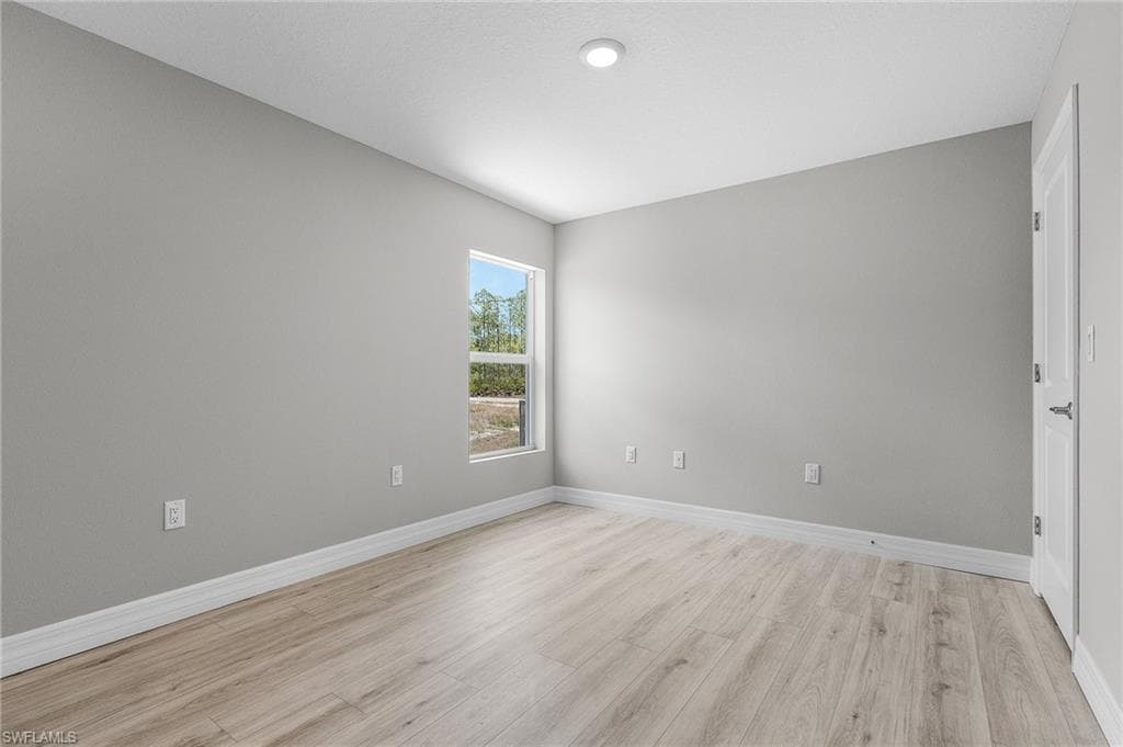 337 Woodburn DR, LEHIGH ACRES FL 33972-15