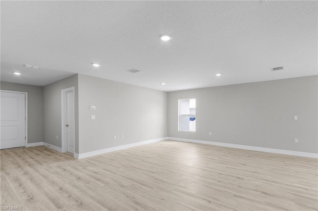 337 Woodburn DR, LEHIGH ACRES FL 33972-6
