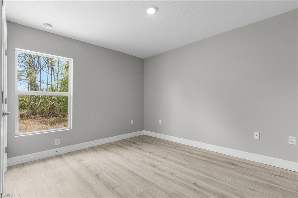 337 Woodburn DR, LEHIGH ACRES FL 33972-17