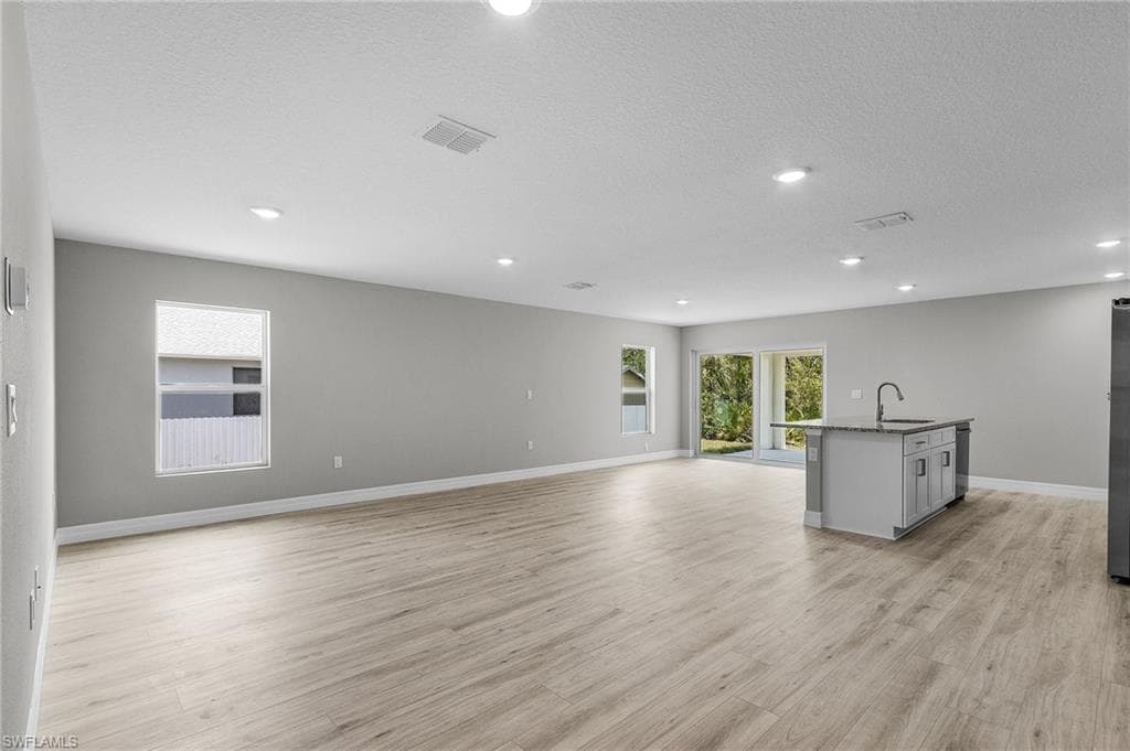 337 Woodburn DR, LEHIGH ACRES FL 33972-7