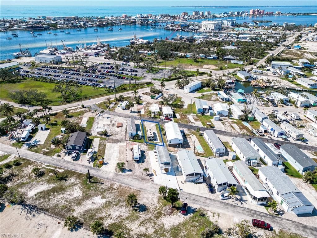 38 Helen LN, FORT MYERS BEACH FL 33931-2