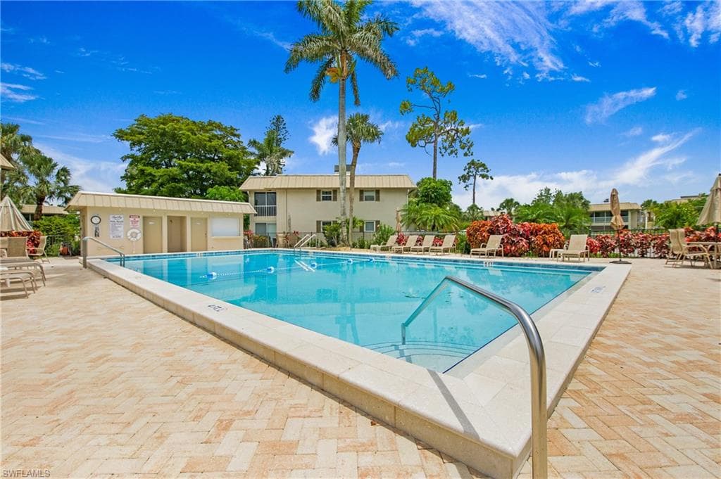 1549 Sandpiper ST # 89, NAPLES FL 34102-21