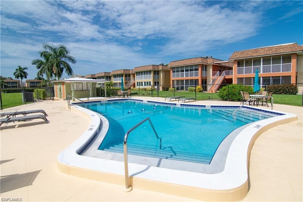 1400 Pompei LN # 21, NAPLES FL 34103-18