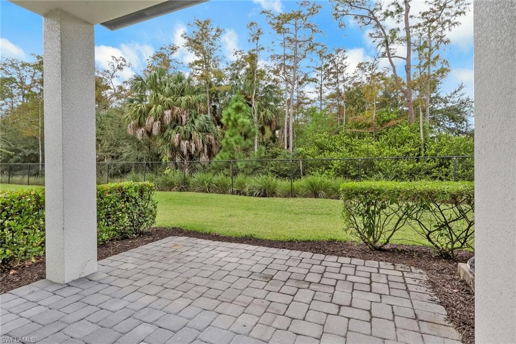7501 Carnegie WAY, NAPLES FL 34119-35