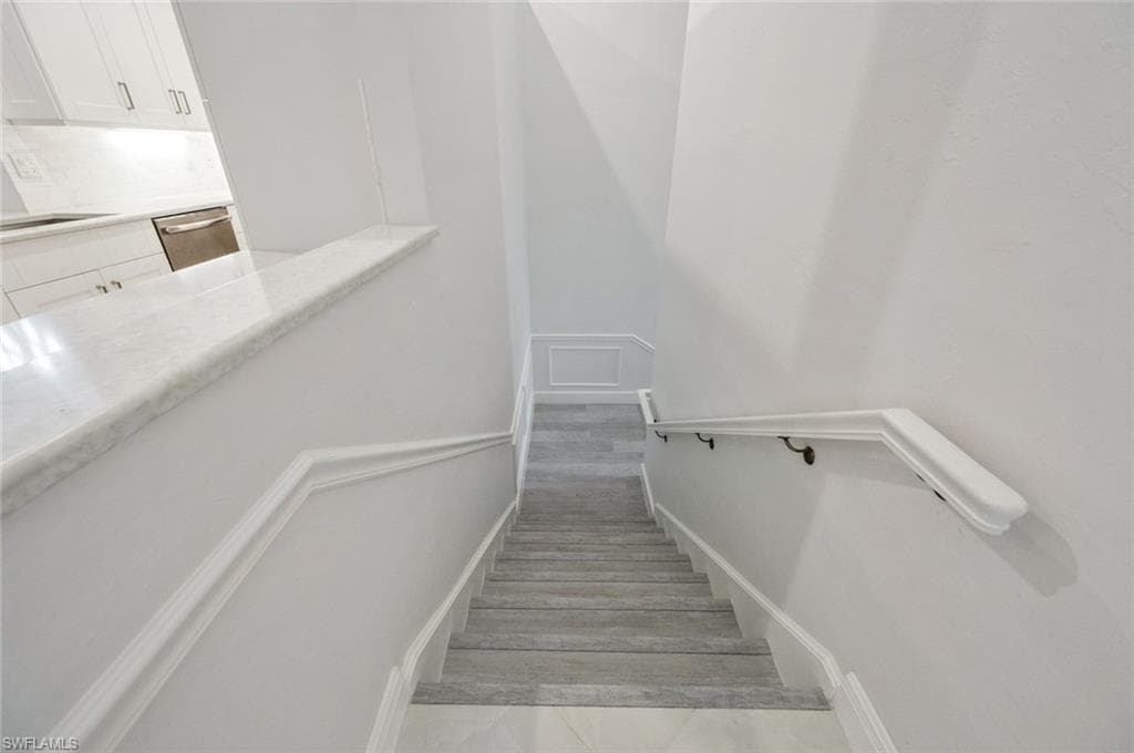 74 Silver Oaks CIR # 202, NAPLES FL 34119-26