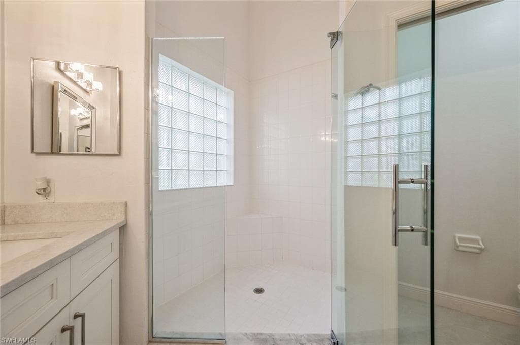 74 Silver Oaks CIR # 202, NAPLES FL 34119-18