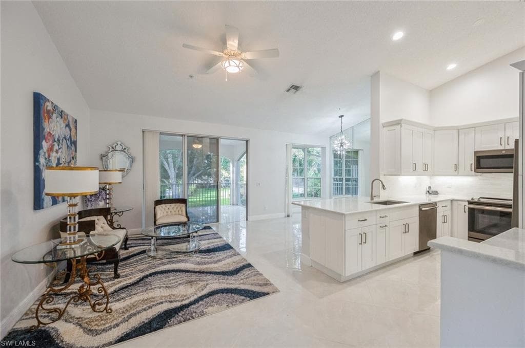74 Silver Oaks CIR # 202, NAPLES FL 34119-3