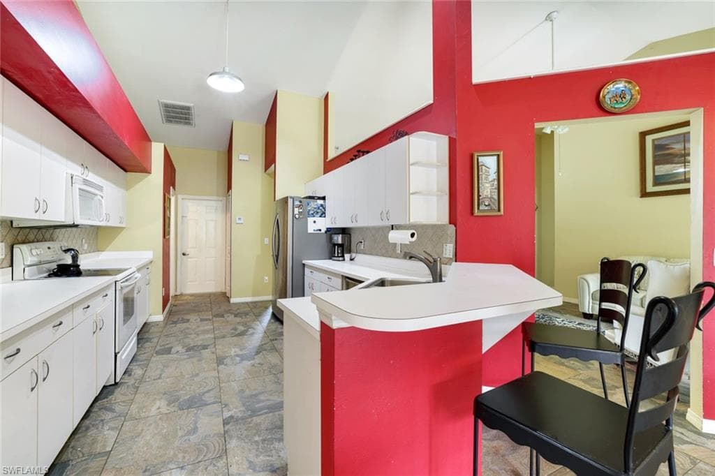 1920 Piccadilly Circus, NAPLES FL 34112-10