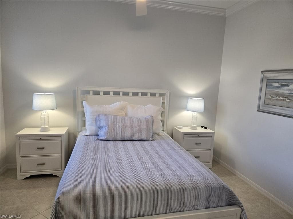 5095 Yacht Harbor DR # 203, NAPLES FL 34112-8