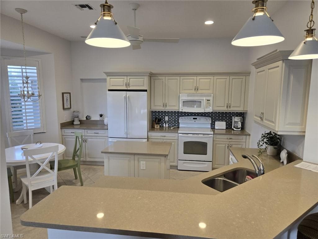 5095 Yacht Harbor DR # 203, NAPLES FL 34112-7