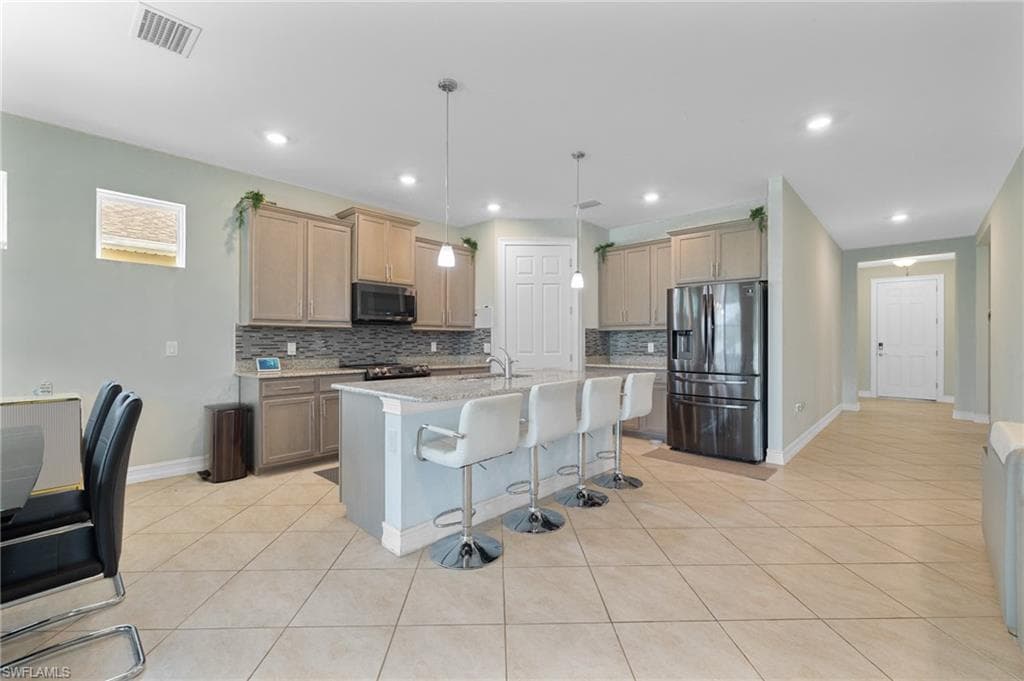 3289 Baravaldo CIR, CAPE CORAL FL 33909-1