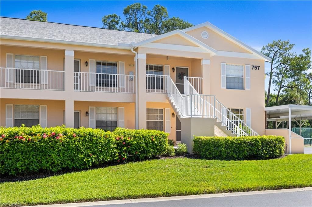 757 Wiggins Lake DR # 106, NAPLES FL 34110-1