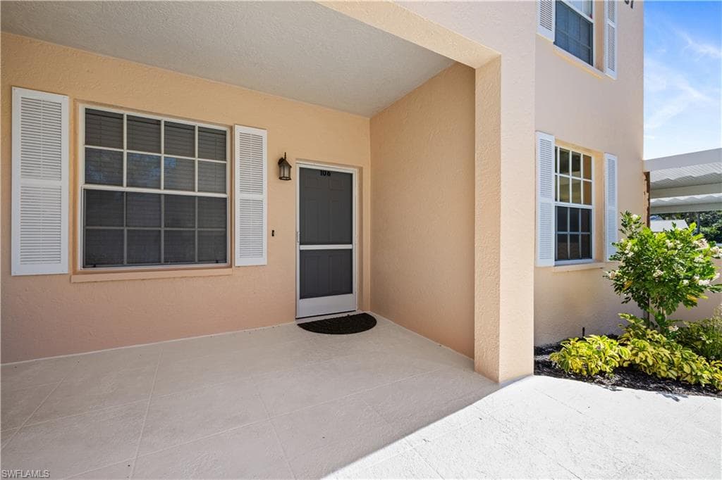757 Wiggins Lake DR # 106, NAPLES FL 34110-2