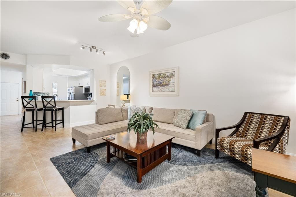 757 Wiggins Lake DR # 106, NAPLES FL 34110-9