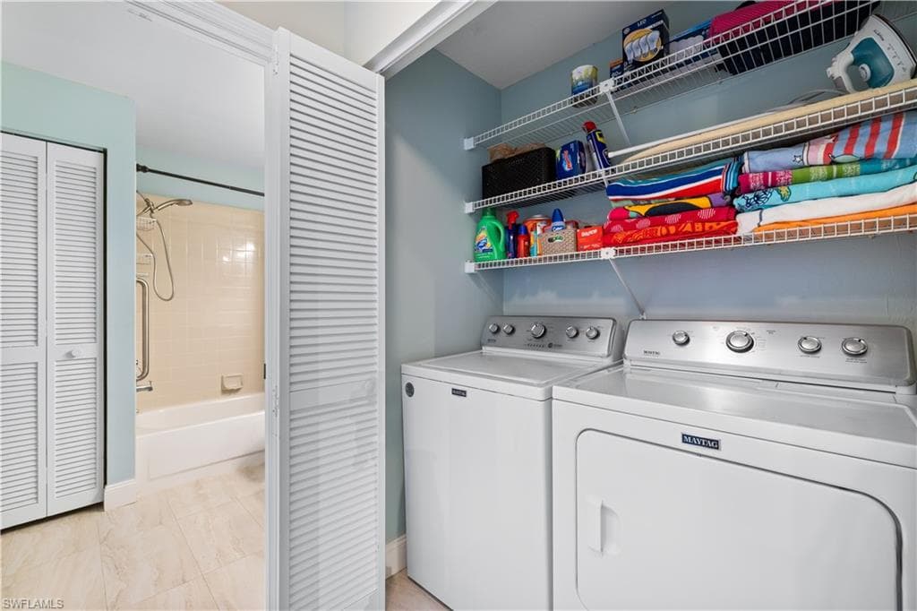 757 Wiggins Lake DR # 106, NAPLES FL 34110-17