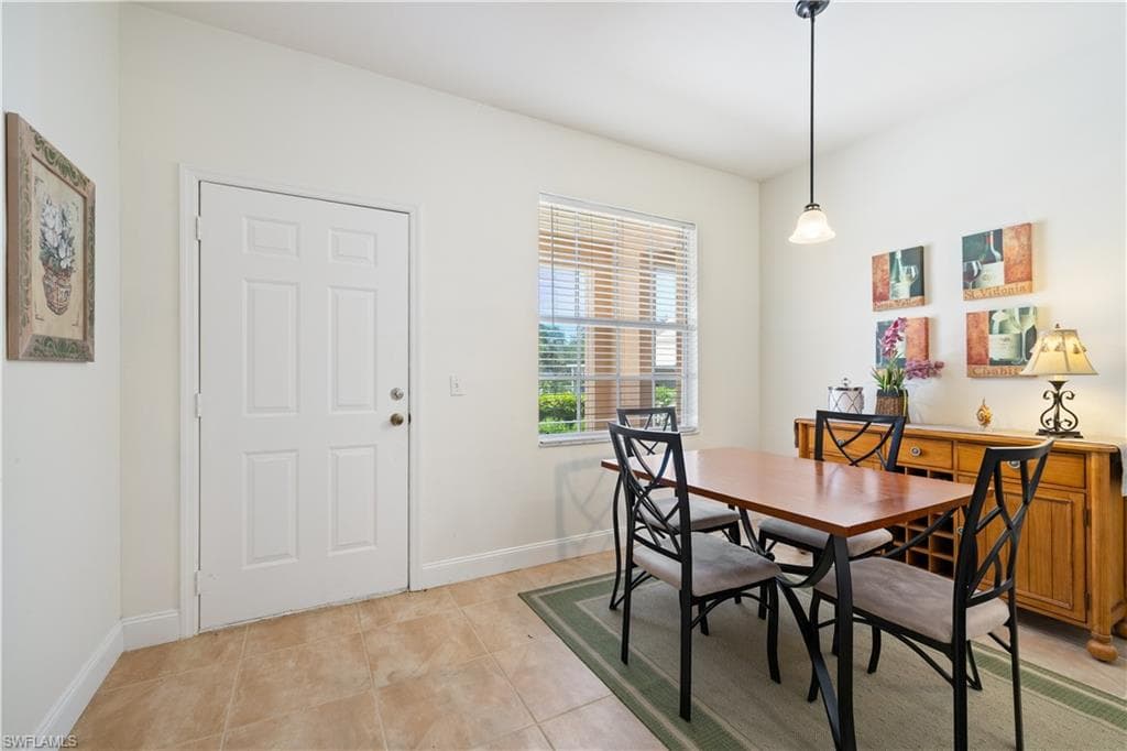757 Wiggins Lake DR # 106, NAPLES FL 34110-3