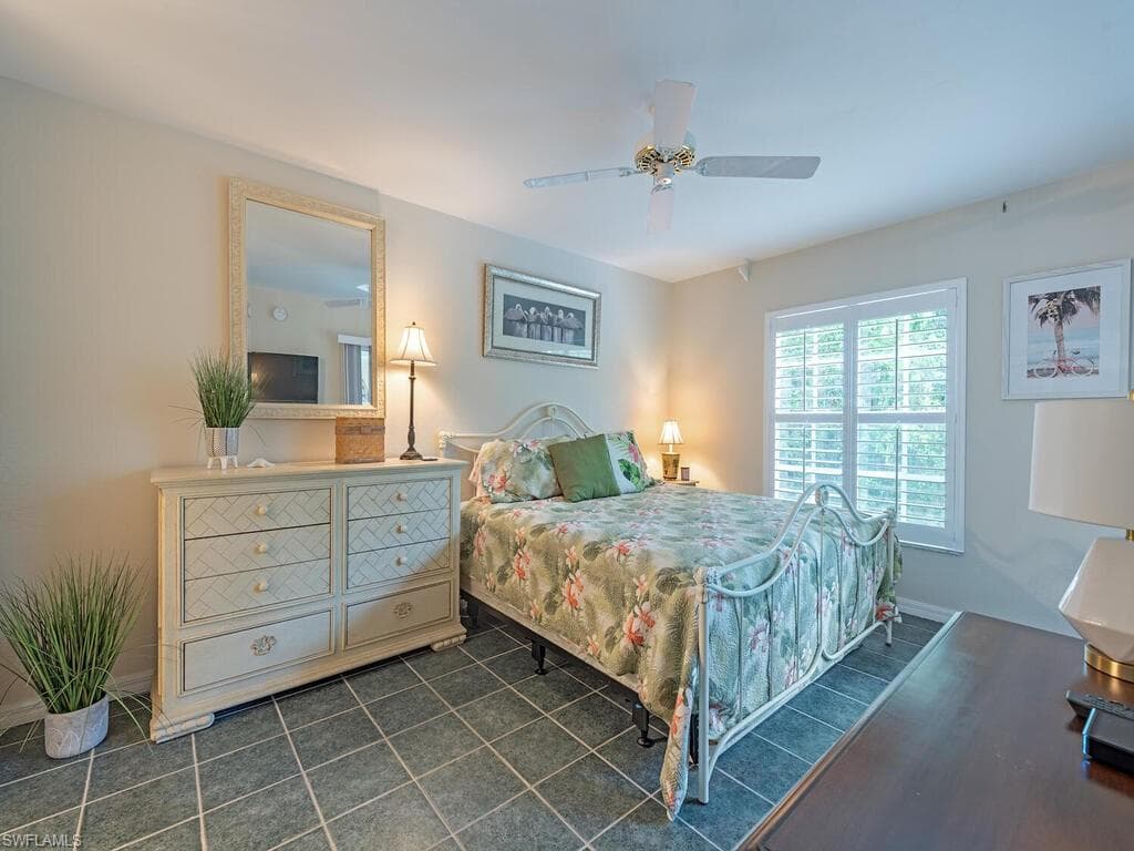 773 Wiggins Lake DR # 105, NAPLES FL 34110-7