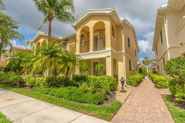 8055 Sorrento LN, NAPLES FL 34114-1