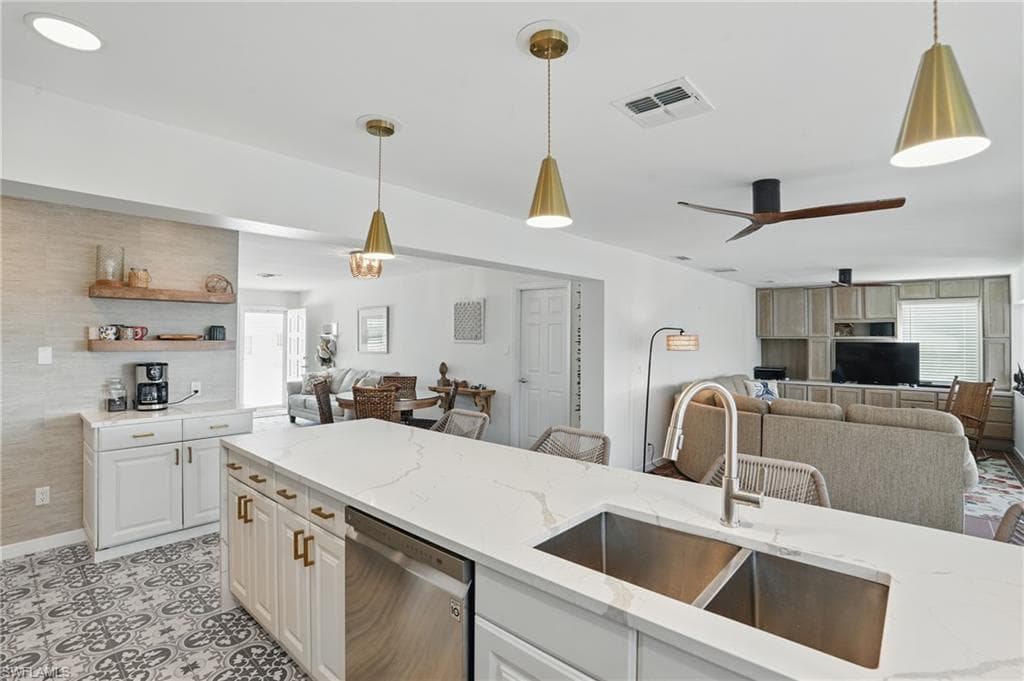 2749 Bruce ST, MATLACHA FL 33993-5