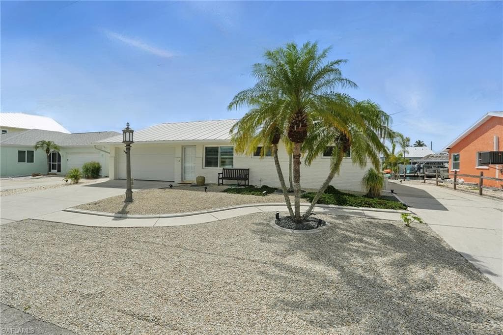 2749 Bruce ST, MATLACHA FL 33993-25