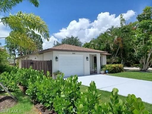 595 93rd AVE N, NAPLES FL 34108-1