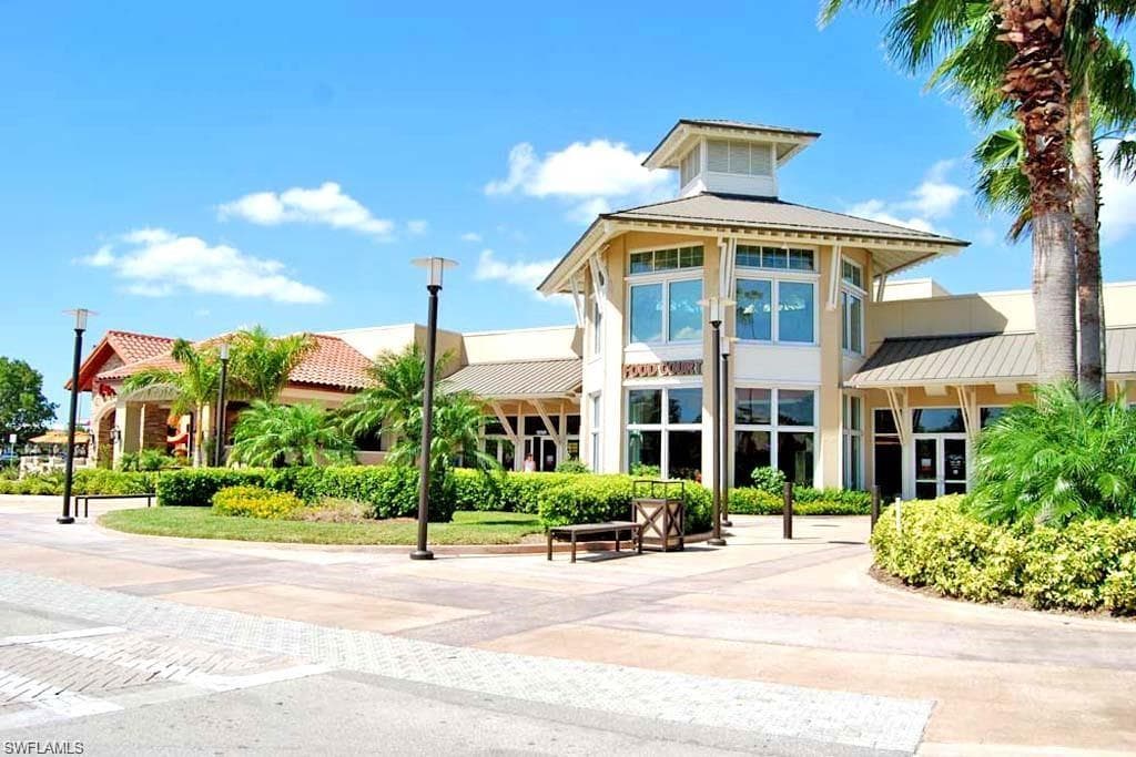 595 93rd AVE N, NAPLES FL 34108-21